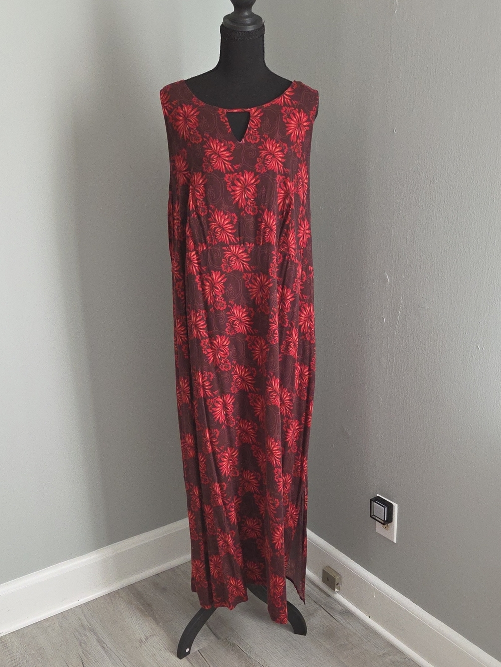 Basic Editions Red Floral Sleeveless Maxi Dress with Keyhole 2X